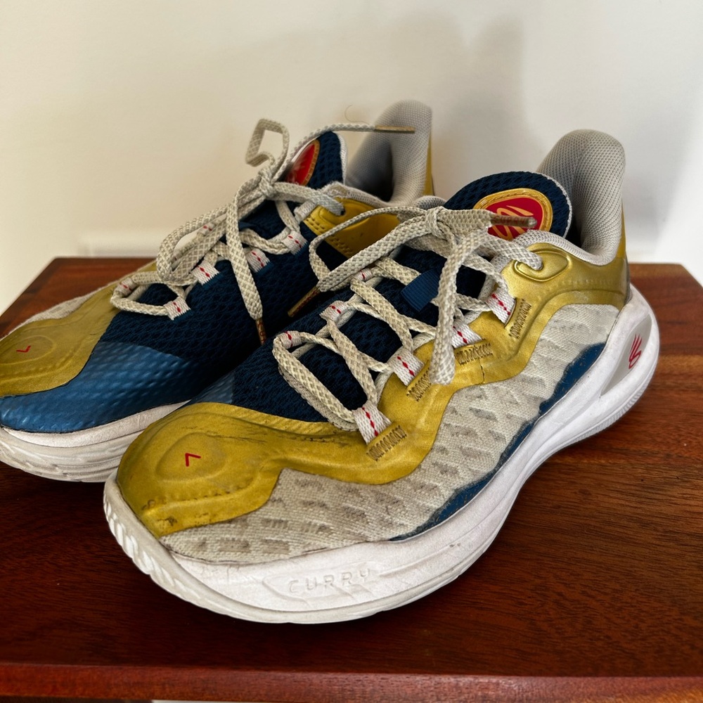 Under Armour Blue and Yellow ‘Curry’ Sneakers sz 4youth